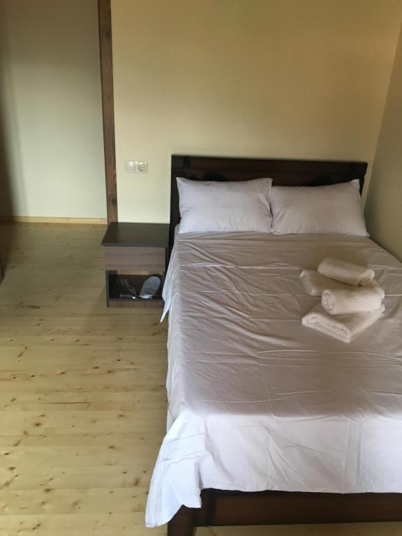 Postel nebo postele na pokoji v ubytování Mtskheta Wellpoint Arsukidze 48