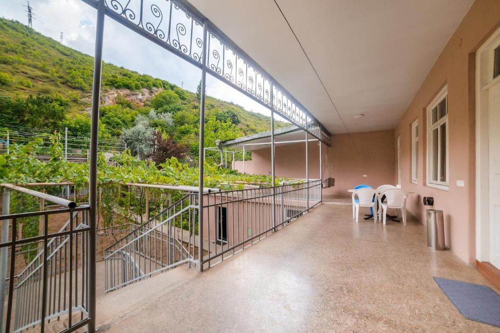 Balkón nebo terasa v ubytování Nukri Guest House