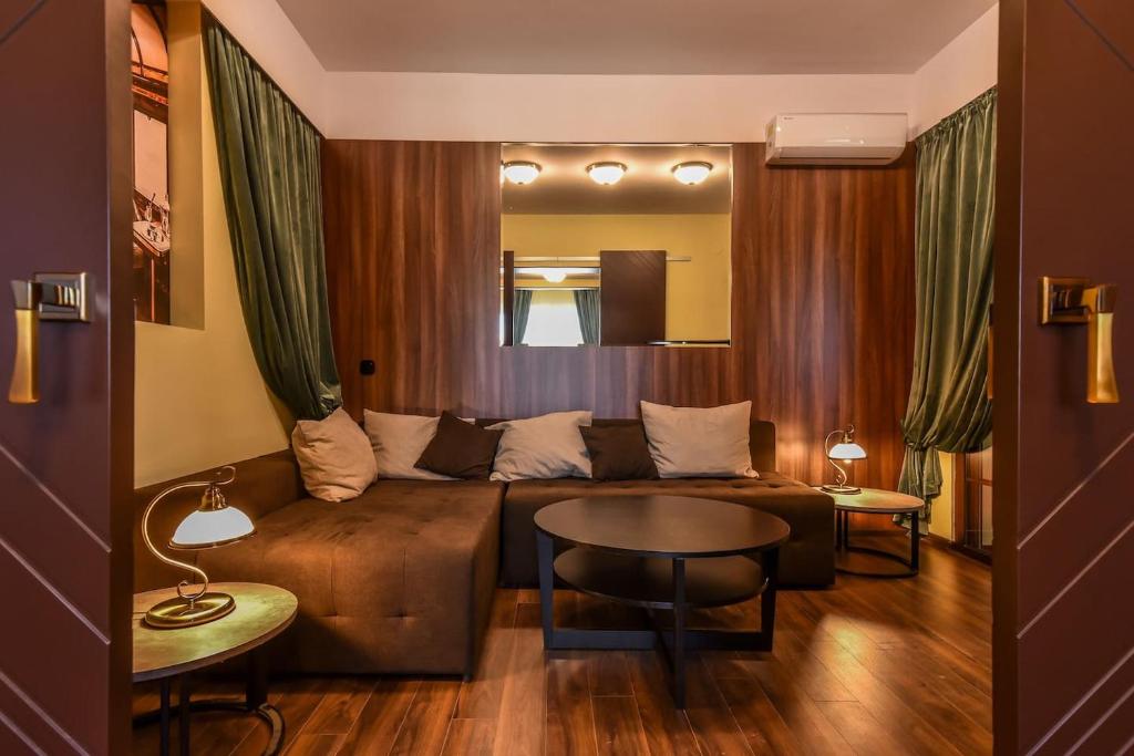 A seating area at Palace of Culture 2-Bedroom Retreat on Skobelev blvd