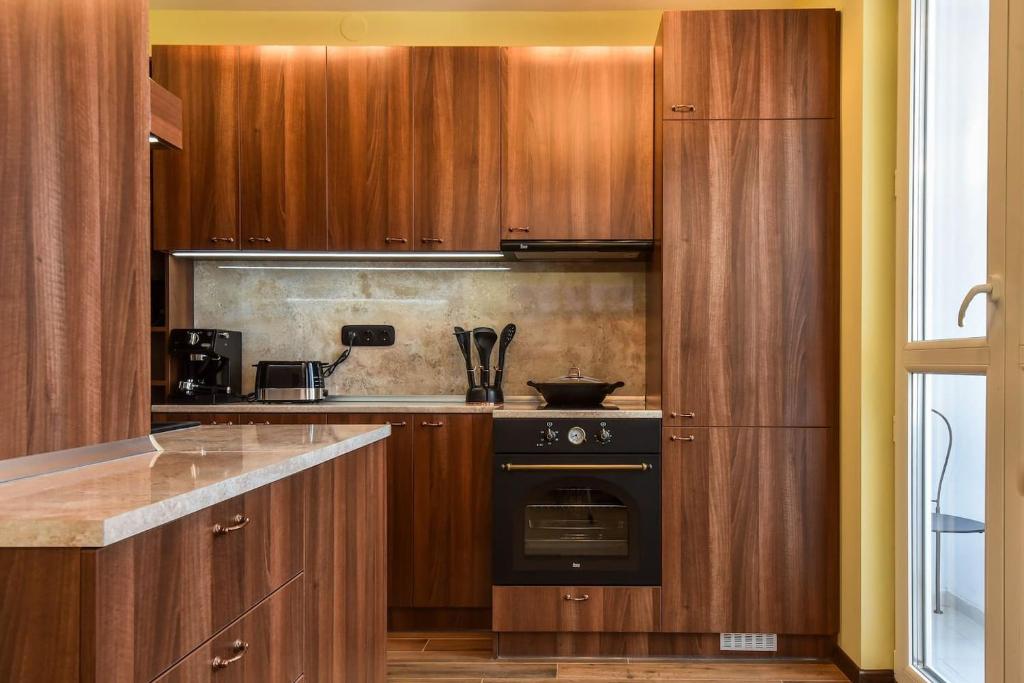 A kitchen or kitchenette at Palace of Culture 2-Bedroom Retreat on Skobelev blvd