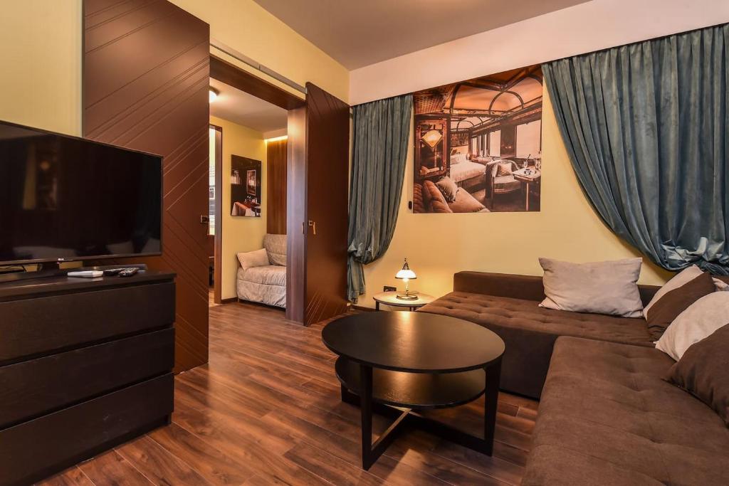 A television and/or entertainment centre at Palace of Culture 2-Bedroom Retreat on Skobelev blvd