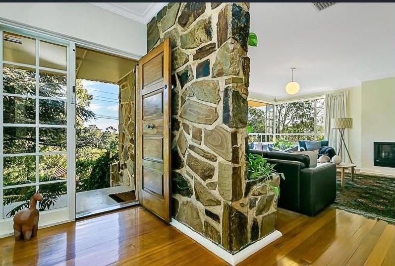 Stunning house with beautiful entertainment area!! - Housity