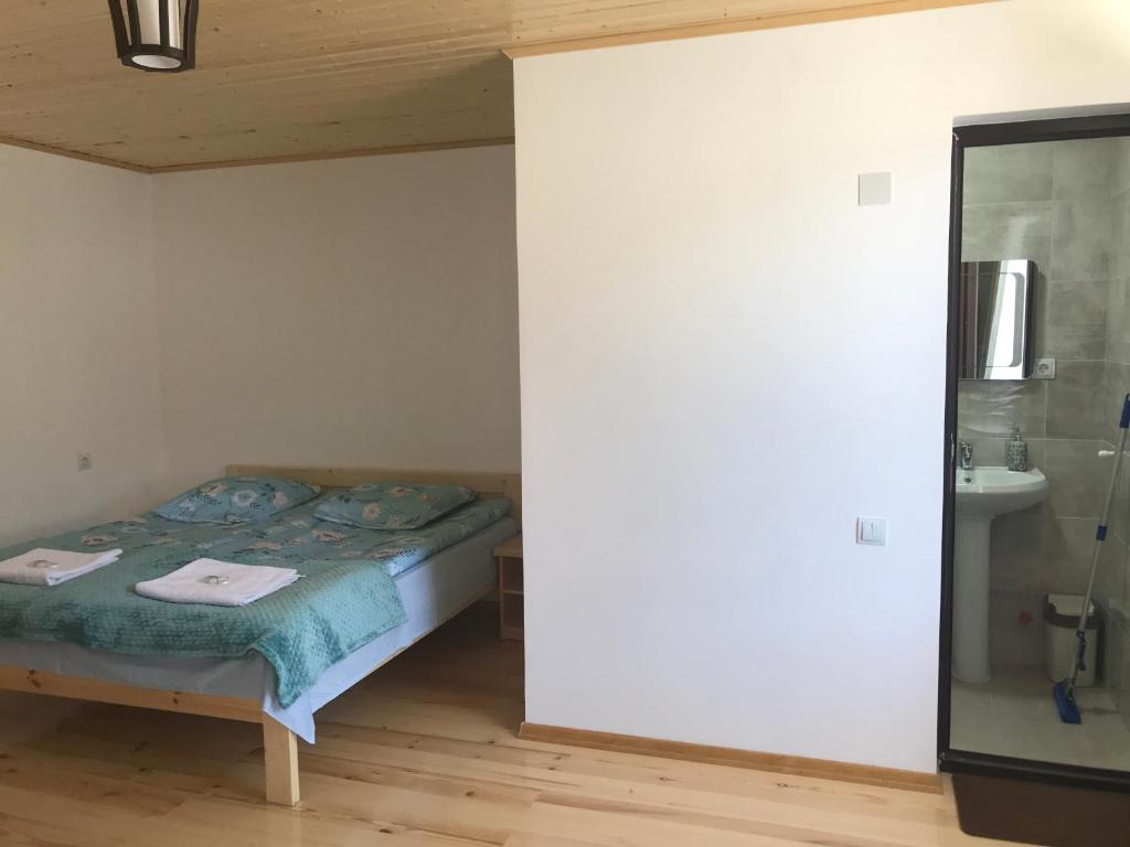 Postel nebo postele na pokoji v ubytování GUEST HOUSE ,, MEMORY''