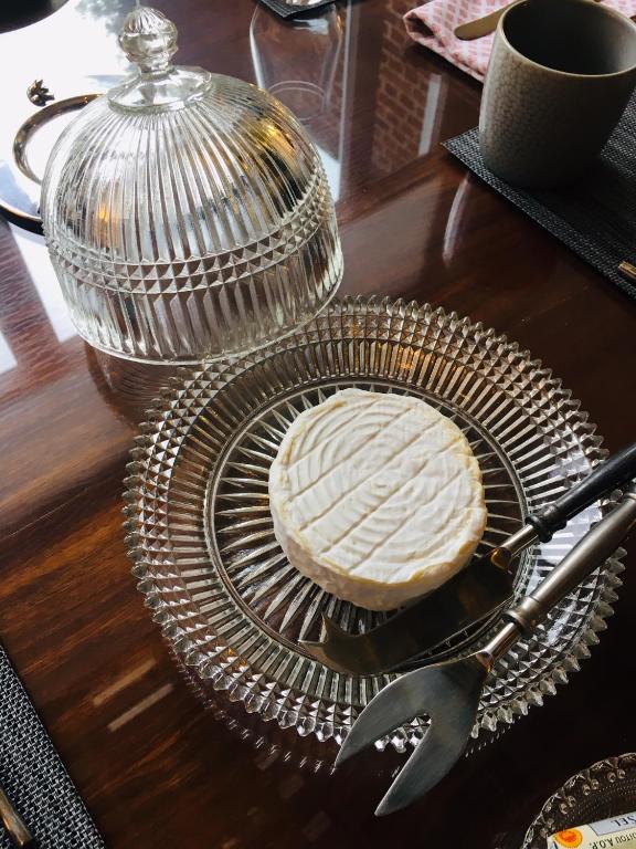 a pie sitting on a plate on a table at LES CHAMBRES D&#39;HOTES DU PALAIS in Douai