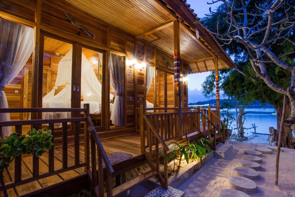 Wooden Beach Sunset Cottages - Deluxe Double Room