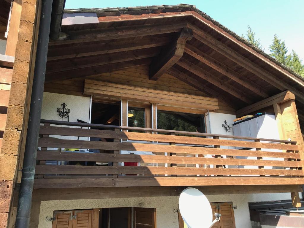 a deck on the side of a house at Appartamento chalet in Laax