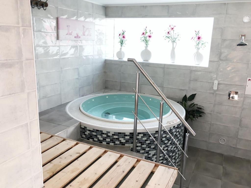 Ένα μπάνιο στο Relaxcentrum Mrkáček Lišov
