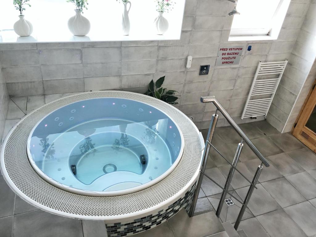 Ένα μπάνιο στο Relaxcentrum Mrkáček Lišov