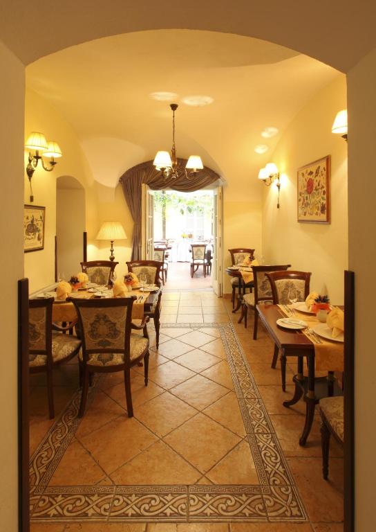 Restauracja lub miejsce do jedzenia w obiekcie Boutique Hotel Constans