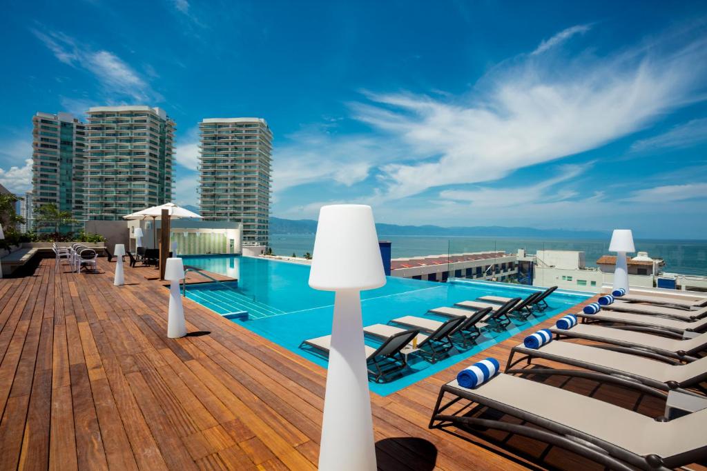 Bazén v ubytování Crown Paradise Golden All Inclusive Resort - Adults Only nebo v jeho okolí