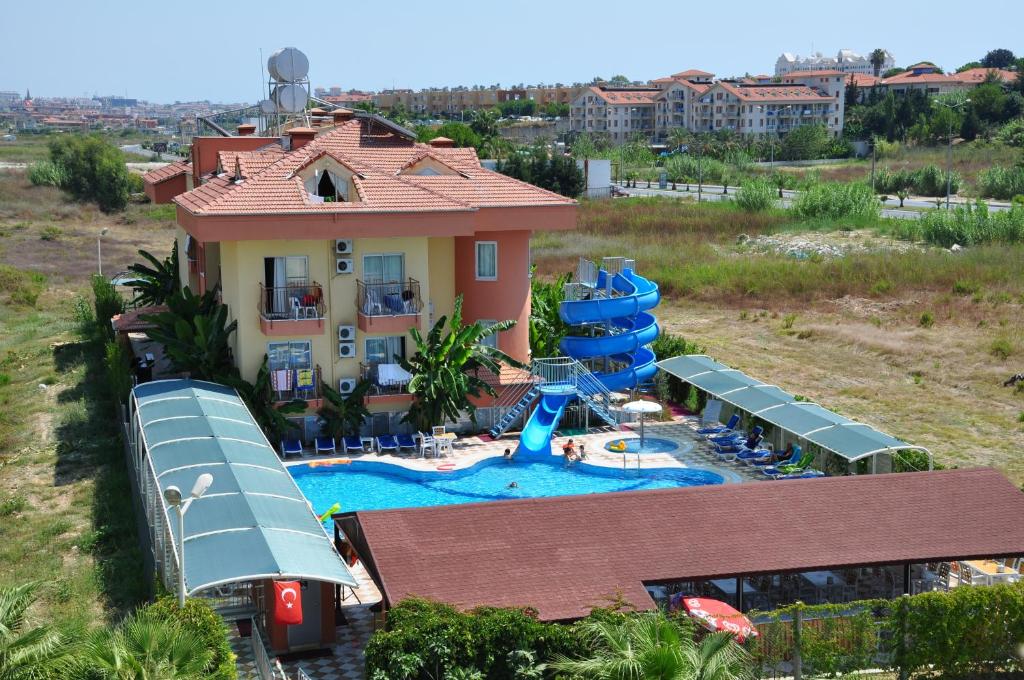 Bazén v ubytování Yavuzhan Hotel nebo v jeho okolí