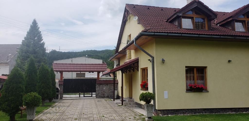 Budova, v ktorej sa dovolenkový dom nachádza