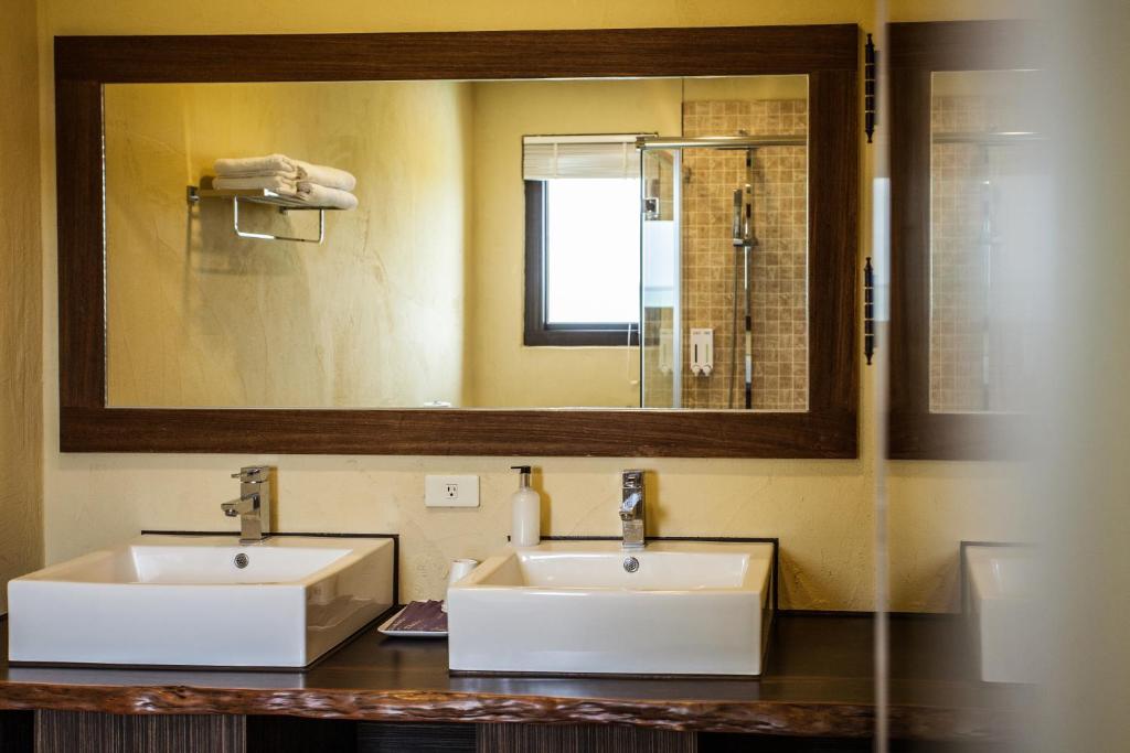 Koupelna v ubytování Oasis Hotel