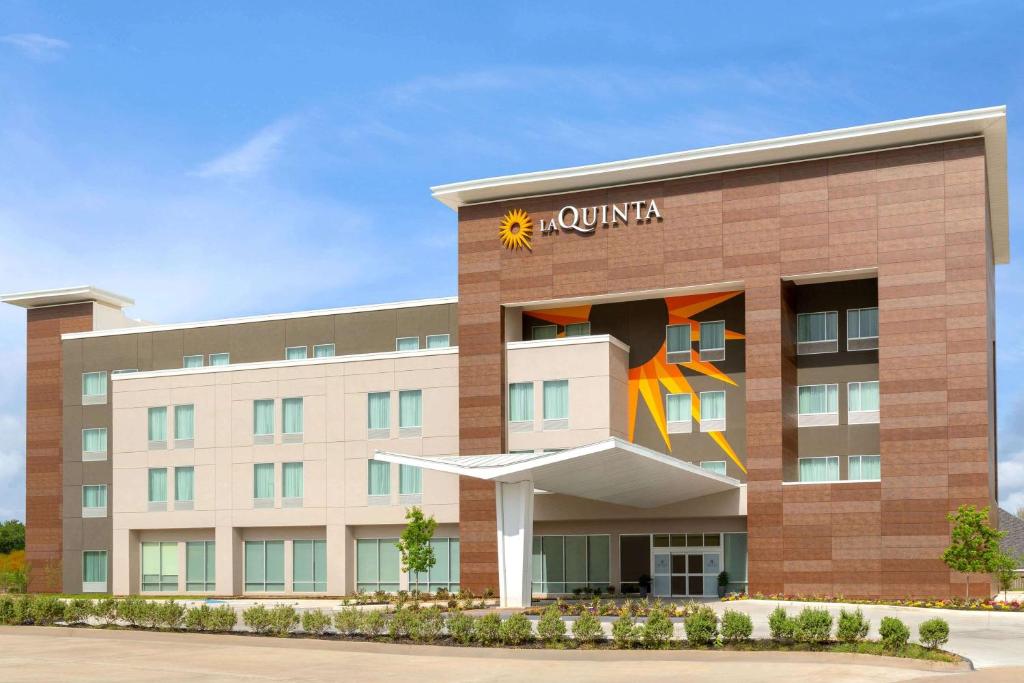 an office building with aania on the front of it at La Quinta by Wyndham Richmond-Sugarland in Richmond