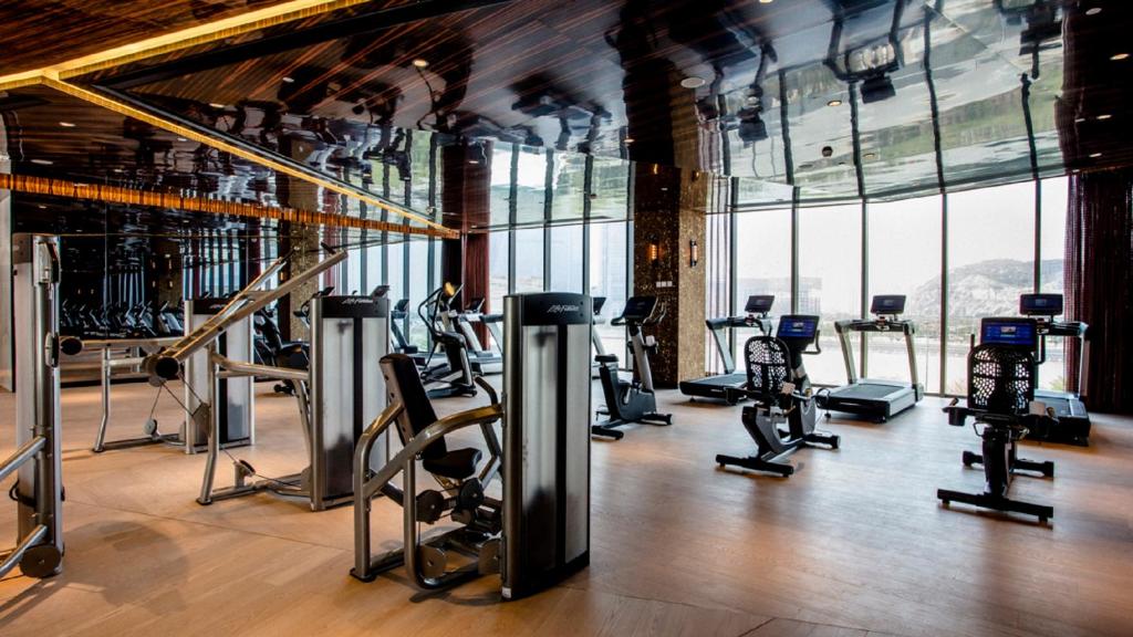 Fitness centrum a/nebo fitness zařízení v ubytování YOHO Hollywood Roosevelt Hotel
