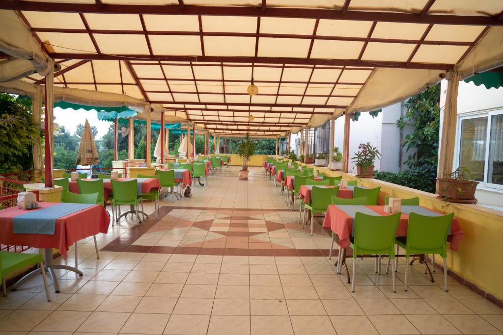 Restaurace v ubytování Marin Hotel