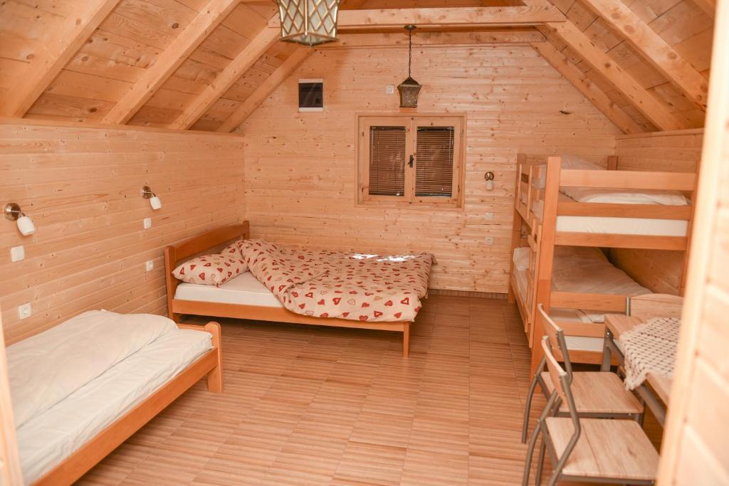 Postel nebo postele na pokoji v ubytování Apartmani Kod Draskovica