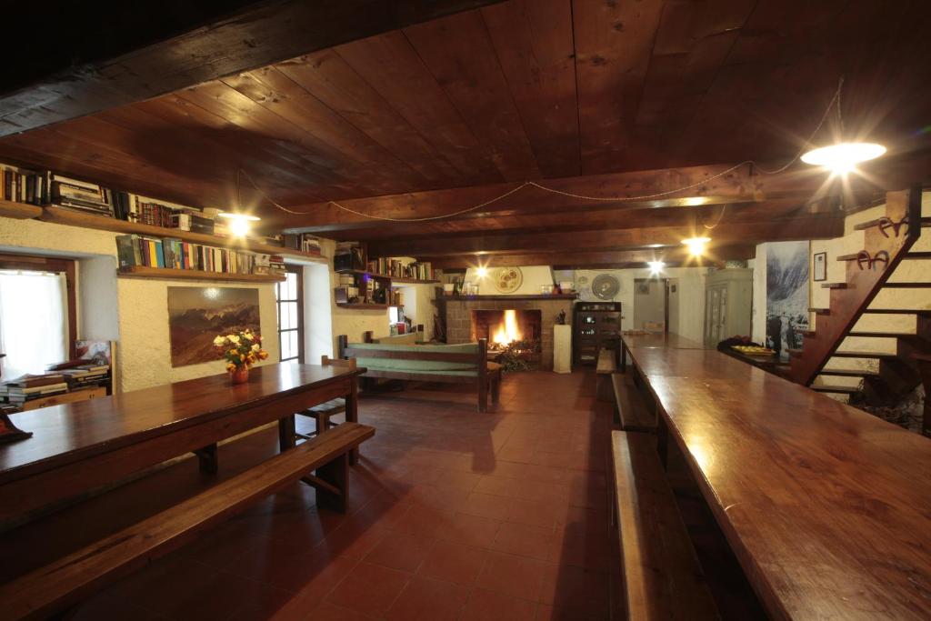 Centro Trekking A Cavallo Monte Brugiana - Apartamento De Dos Dormitorios - Nivel Dividido