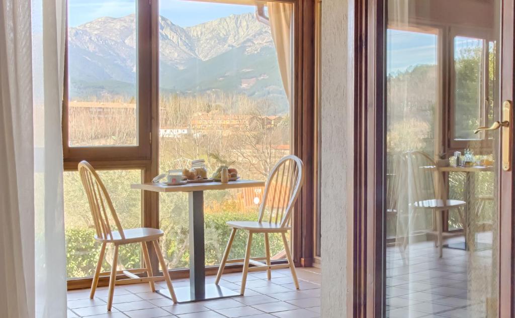Nespecifikovaný výhled na hory nebo výhled na hory při pohledu z hotelu