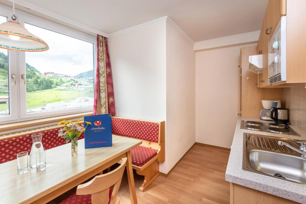 Kuchyň nebo kuchyňský kout v ubytování Hotel & Appartement Auerhahn