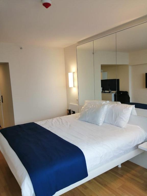 Postel nebo postele na pokoji v ubytování Lamar hotel