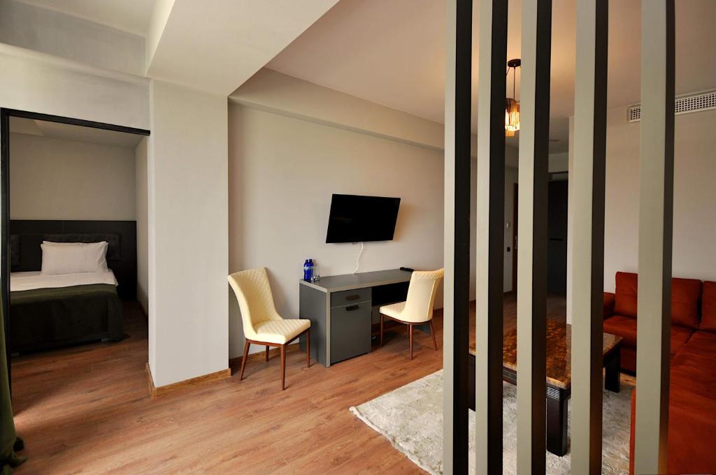 TV a/nebo společenská místnost v ubytování Jazz Hotel