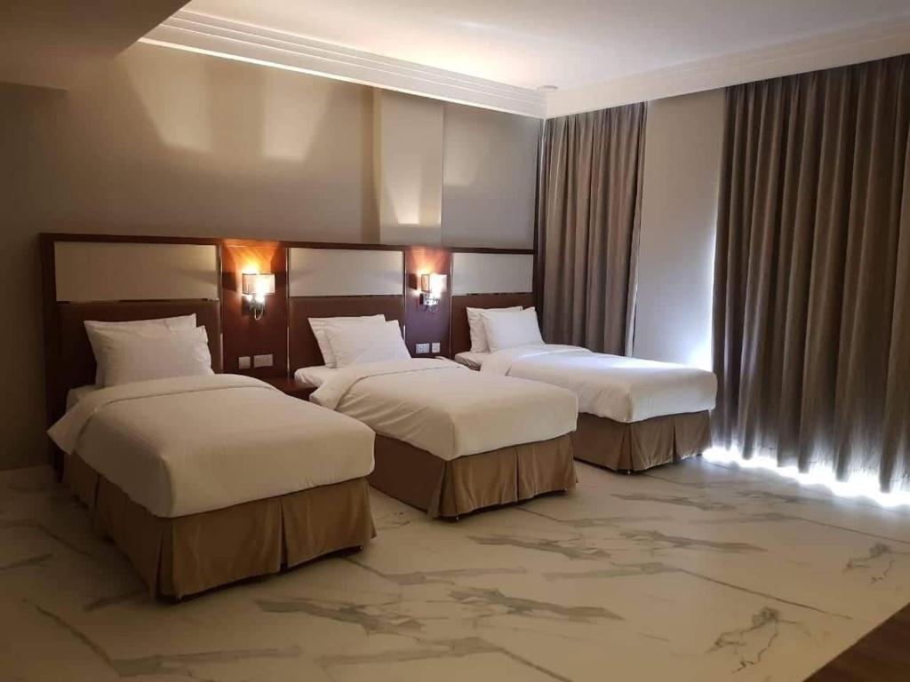 Postel nebo postele na pokoji v ubytování Muscat Gate Hotel