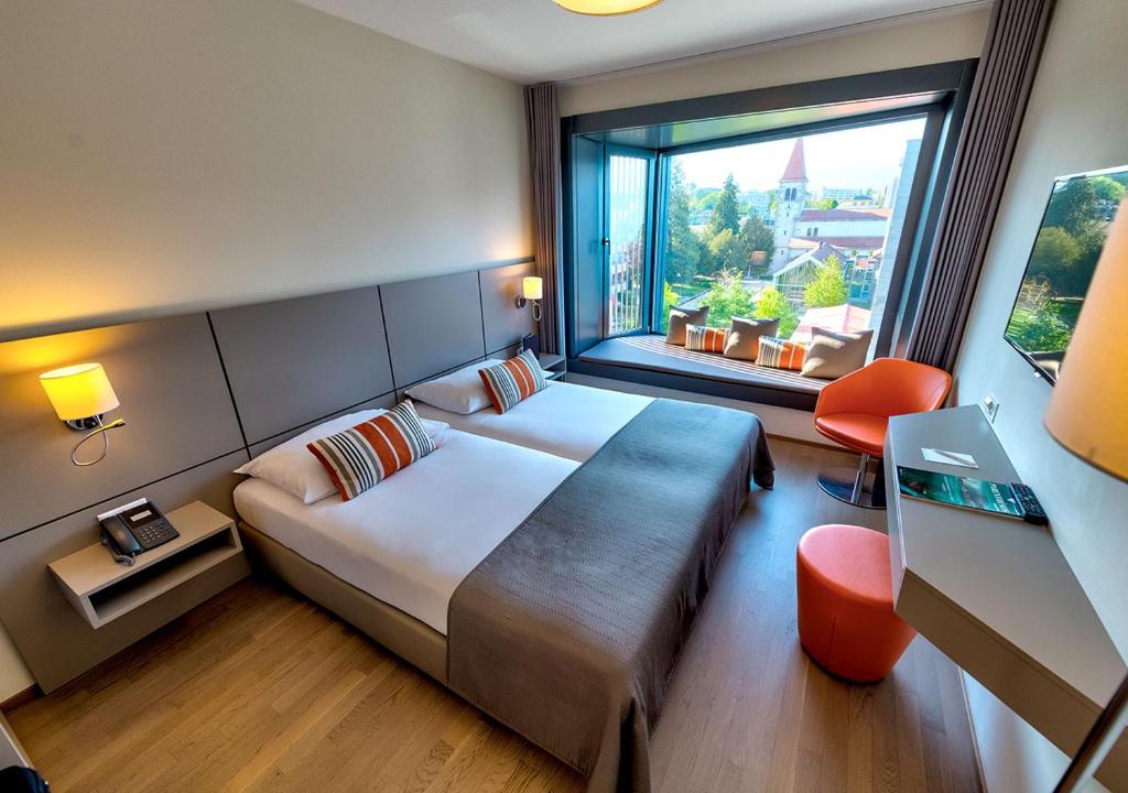 Lake Geneva Hotel - Classic Double Or Twin Room