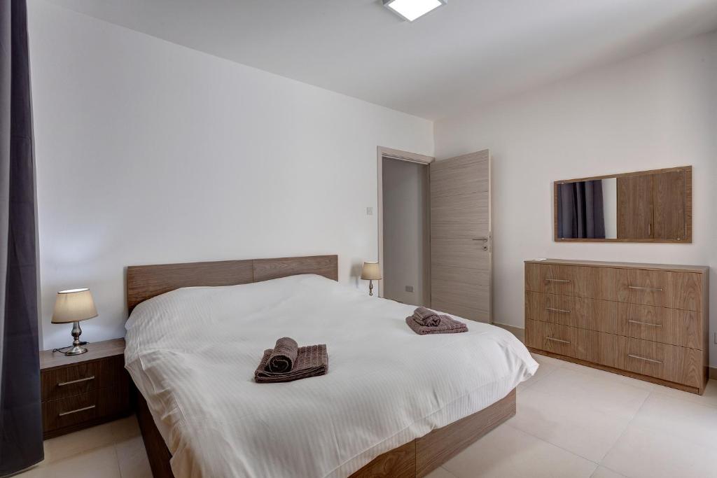 Postel nebo postele na pokoji v ubytování Harmony Apartments