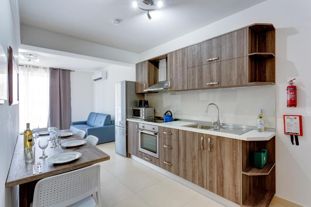 Kuchyň nebo kuchyňský kout v ubytování Harmony Apartments