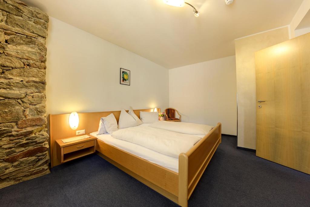 Posteľ alebo postele v izbe v ubytovaní Hotel Flattacher Hof