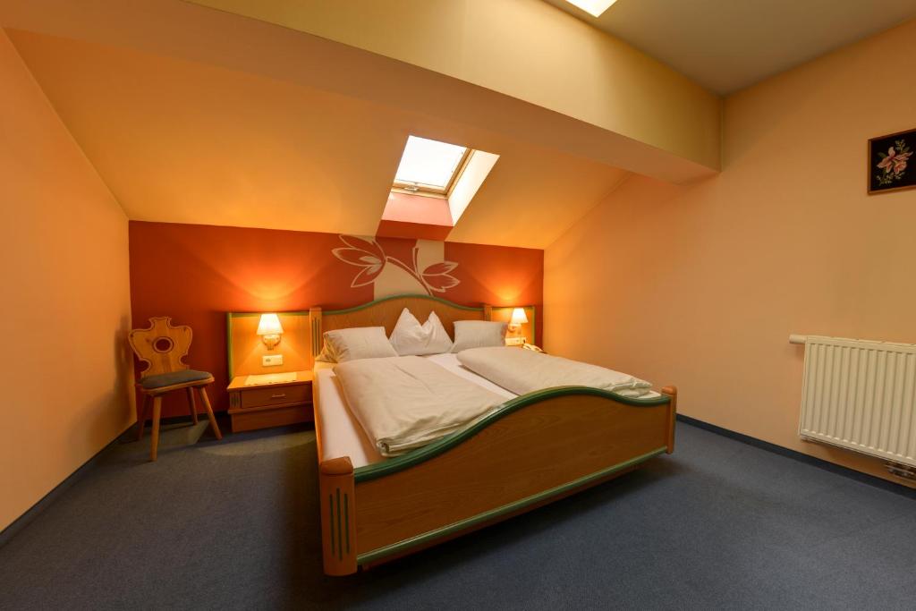 Posteľ alebo postele v izbe v ubytovaní Hotel Flattacher Hof