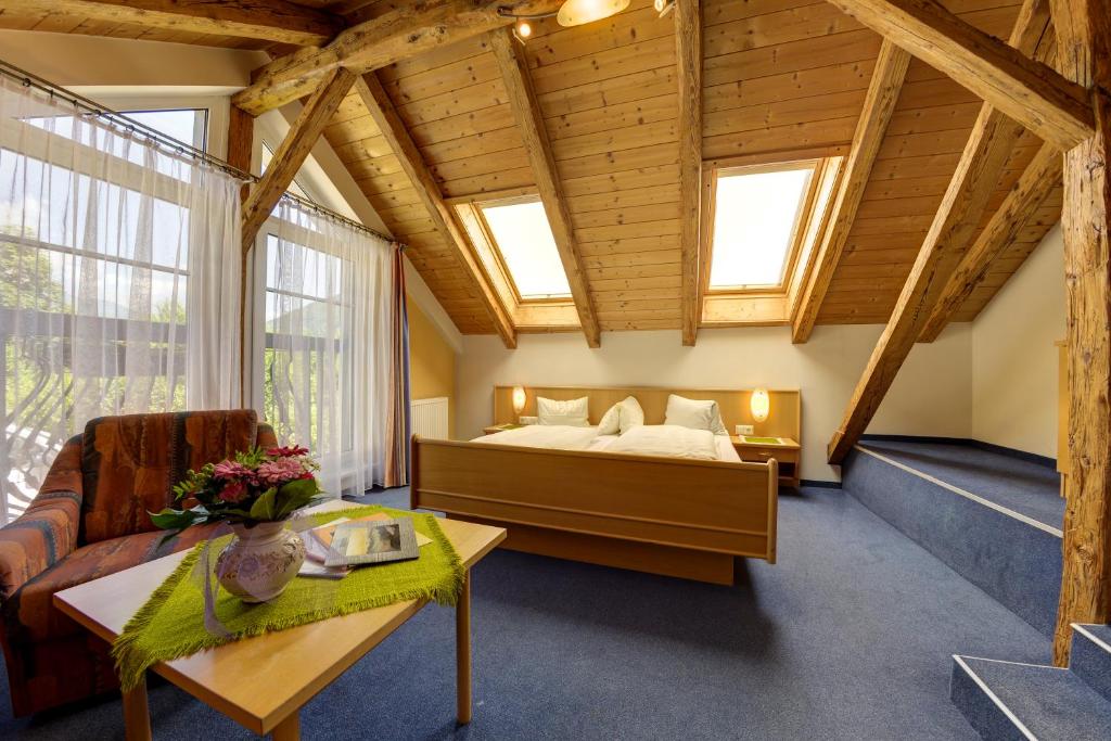 Posteľ alebo postele v izbe v ubytovaní Hotel Flattacher Hof