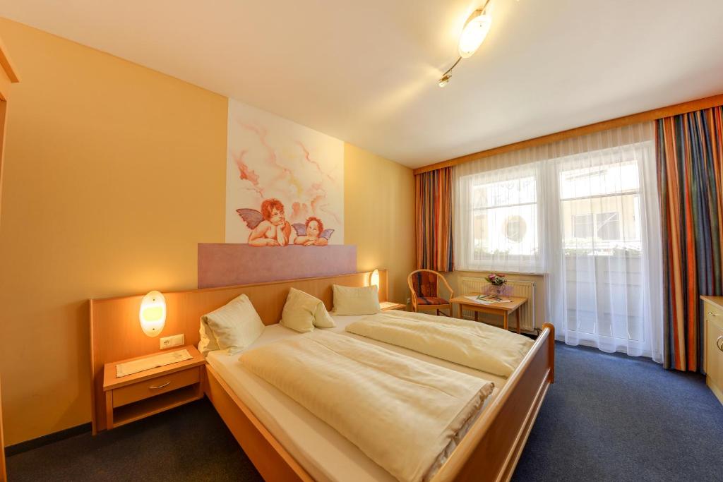 Posteľ alebo postele v izbe v ubytovaní Hotel Flattacher Hof