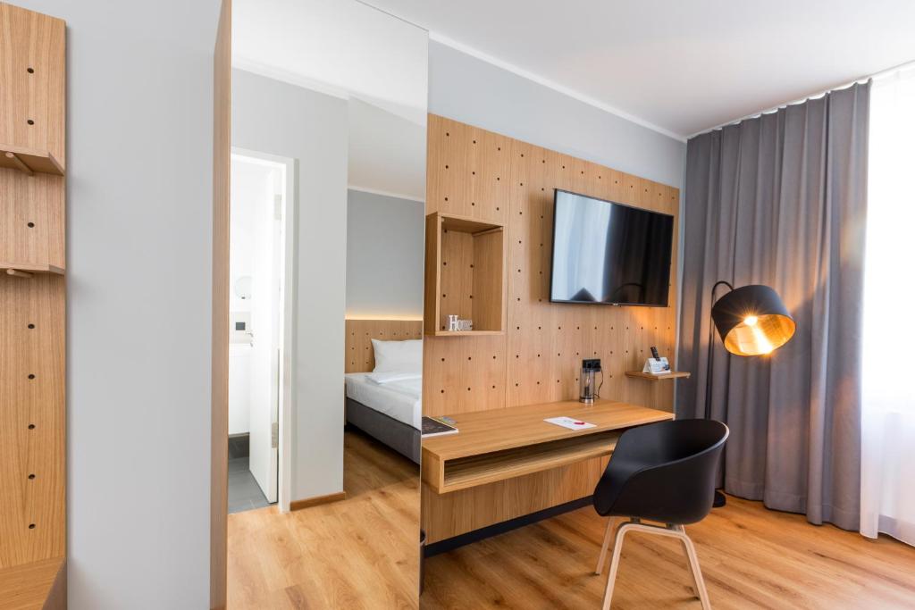 TV a/nebo společenská místnost v ubytování mk hotel eschborn