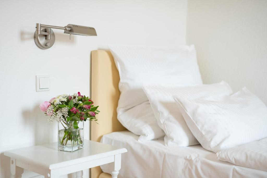 Postel nebo postele na pokoji v ubytování Hotel Feldmann