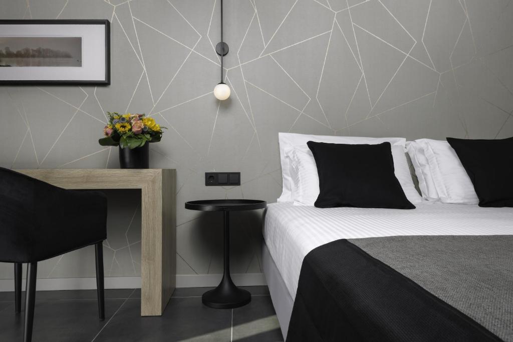Posteľ alebo postele v izbe v ubytovaní Azur Suites