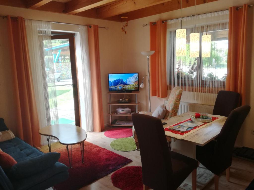 TV a/nebo společenská místnost v ubytování Landhaus Dora