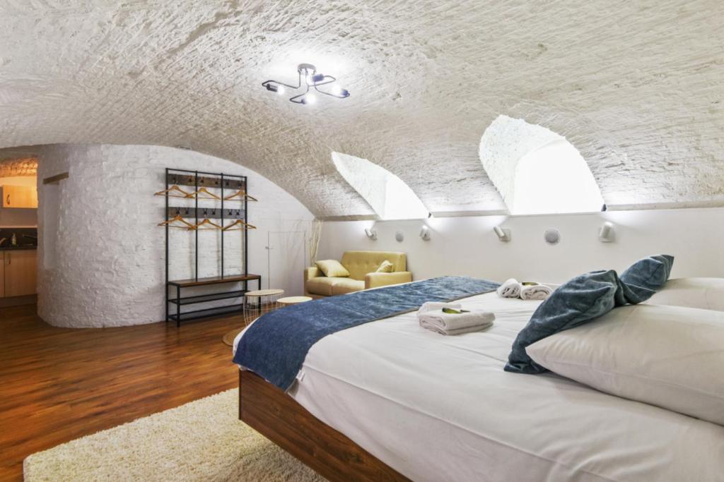 een slaapkamer met een groot bed in een kamer bij Atypical and cozy studio in Old Lille close to the station - Welkeys in Lille