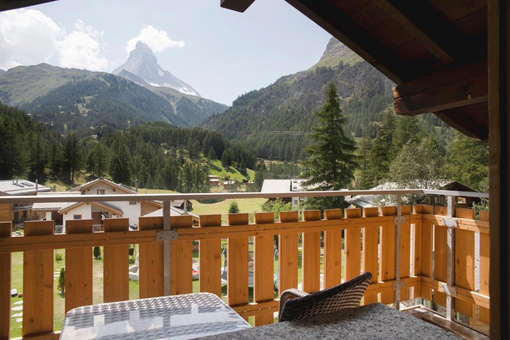 Nespecifikovaný výhled na hory nebo výhled na hory při pohledu z hotelu