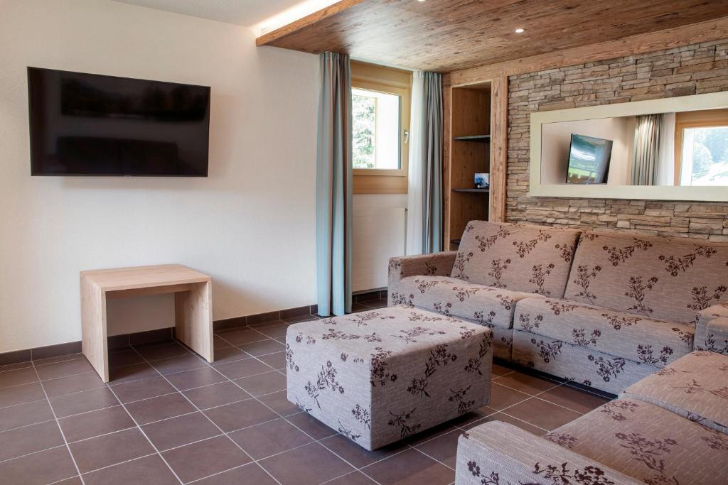TV a/nebo společenská místnost v ubytování Hotel Hemizeus & Iremia Spa