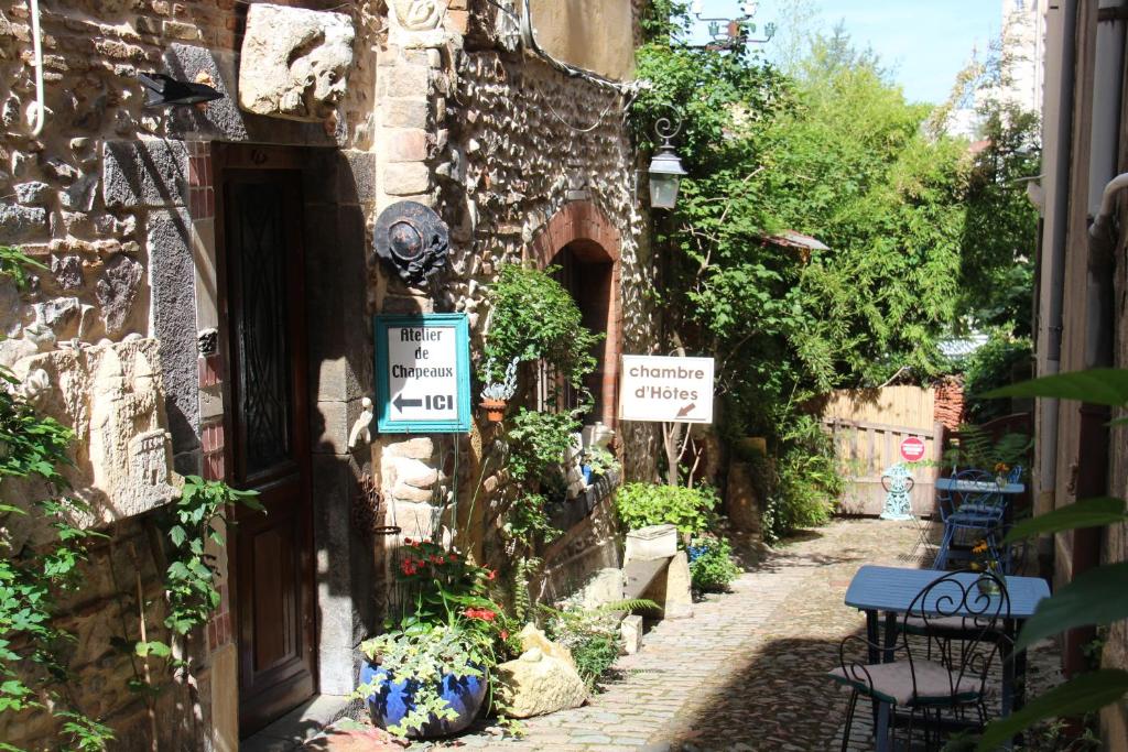 an alley in an old building with signs on it at Les Ateliers d'Art in Roanne