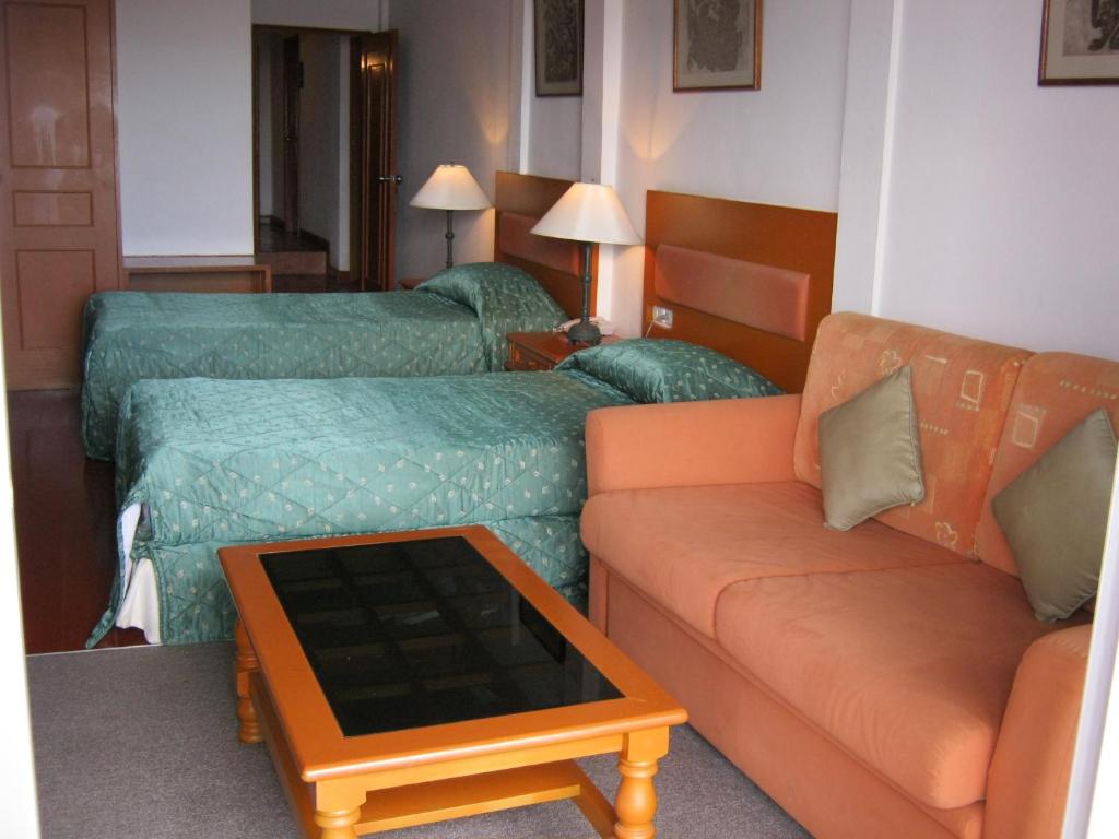 Ein Sitzbereich in der Unterkunft Orchid Hotel and Spa Kalim Bay