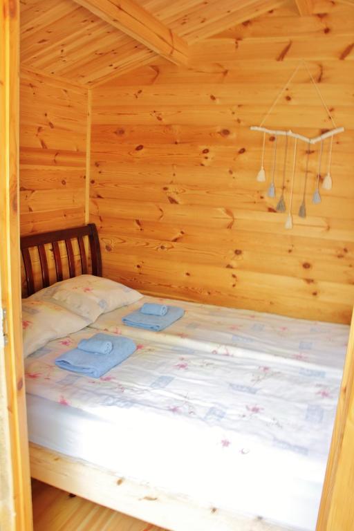 Postel nebo postele na pokoji v ubytování Kuuli Puhkemajad