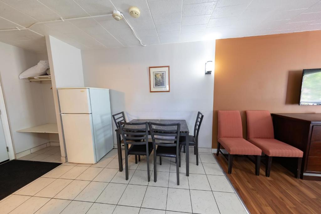 Villager Lodge Niagara Falls - Resim 24