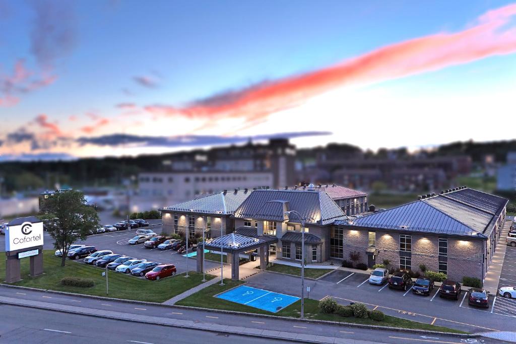 arial view of a building with a parking lot at Hôtel Cofortel in Quebec City