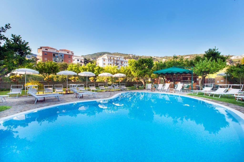 The swimming pool at or close to Hotel Antiche Mura