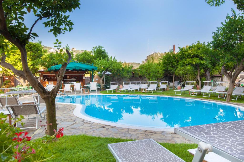 The swimming pool at or close to Hotel Antiche Mura