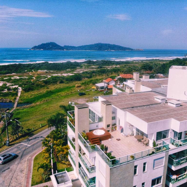  Dois quartos em frente à praia do Campeche