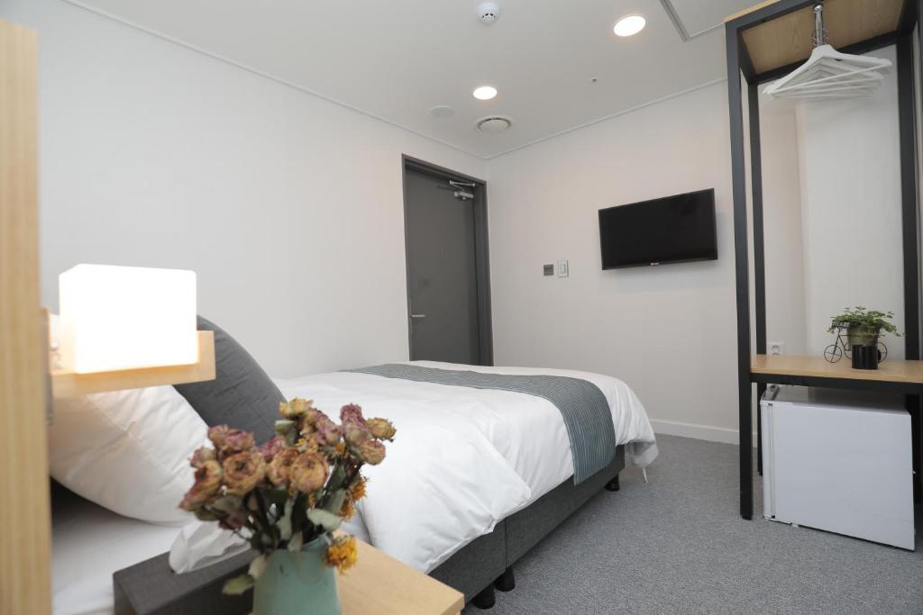 Sjónvarps- og/eða afþreyingartæki á Line Hotel Myeongdong